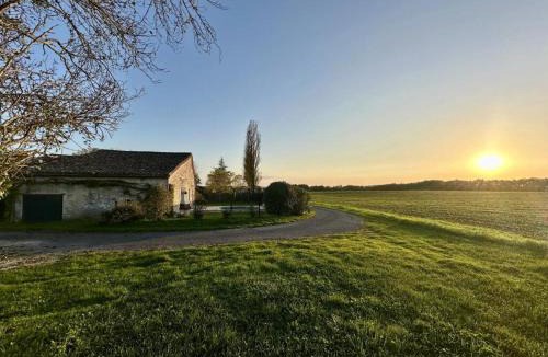 Saint-Aubin-de-Cadelech House | Detached rural Barn with private pool