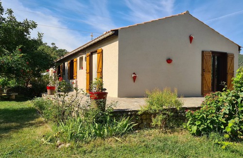 Saint-Michel-de-Llotes Villa | Detached family villa with pool and garden
