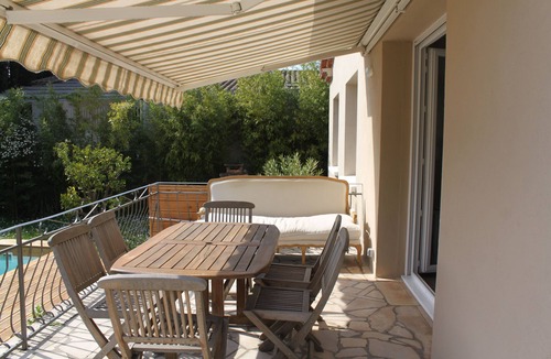 Saint-Quentin-la-Poterie House | Detached single storey house