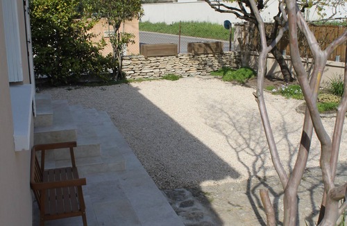 Saint-Quentin-la-Poterie House | Detached single storey house