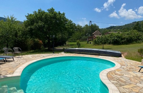 Connac House | Detached gîte with views and shared pool