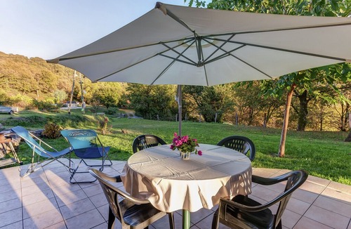 Connac House | Detached holiday home in Connac with shared swimming pool