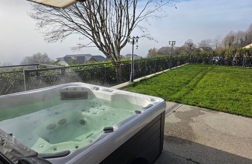 Saint-Jean-dʼArvey House | Detached House with Pool, Jacuzzi, and Spa