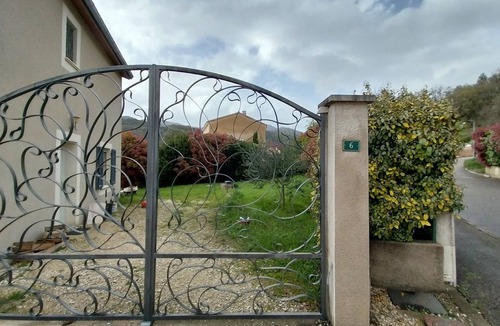 Rochemaure House | Detached house (120m²) with swimming pool, wood-burning stove, in quiet neighborhood.