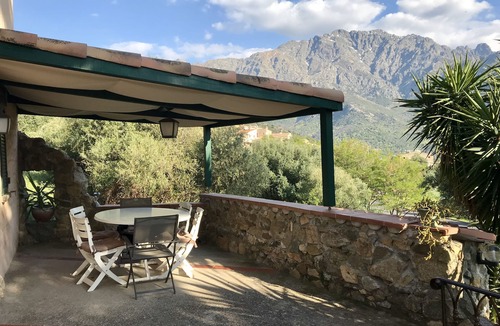 Montegrosso House | Detached house between sea and mountain