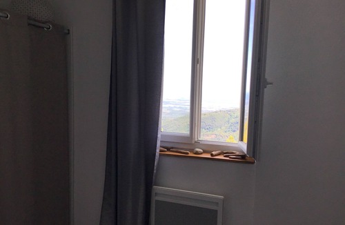 Antisanti House | Detached house divided into 4 fully-equipped apartments.