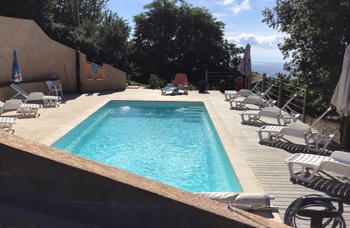 Antisanti House | Detached house divided into 4 fully-equipped apartments.