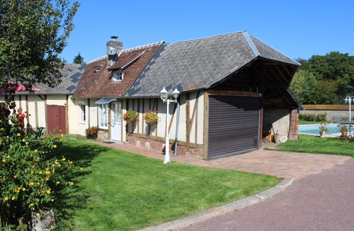 Beaumesnil House | Detached house in an 18th-century property.