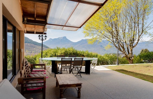 Saint-Jean-dʼArvey House | "Detached House with swimming pool and spa" with Private Pool, Whirlpool & Wi-Fi