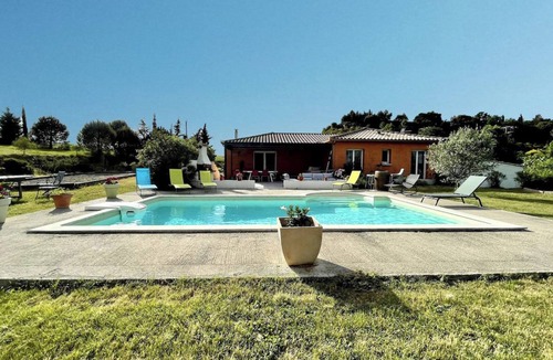 La Bezole House | Detached house, fully fenced, swimming pool, bowling green, dogs welcome.