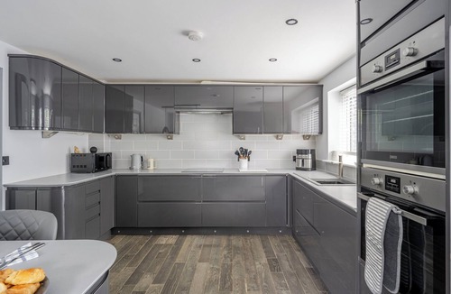 Ashbocking House | Detached House in Quiet Village - Pets Allowed