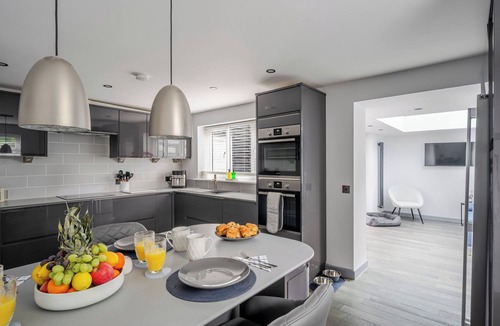 Ashbocking House | Detached House in Quiet Village - Pets Allowed