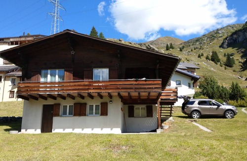 Bivio House | Detached house on the river within walking distance of the village and ski lifts