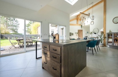 Bonne House | Detached house sleeps 6