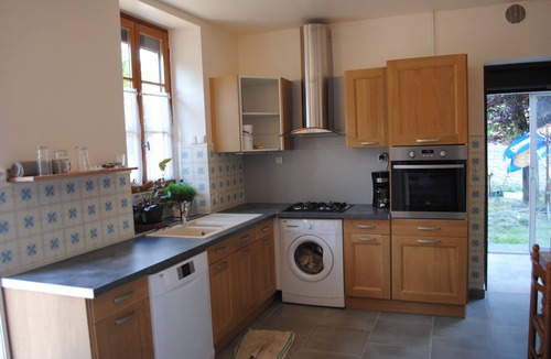 Accolay House | Detached house with garden