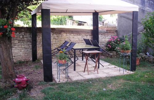 Accolay House | Detached house with garden