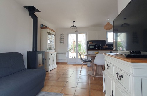 Grues House | Detached House with Garden, Pets Allowed on Request