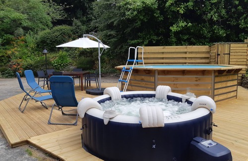Irvillac House | Detached house with pool and jacuzzi