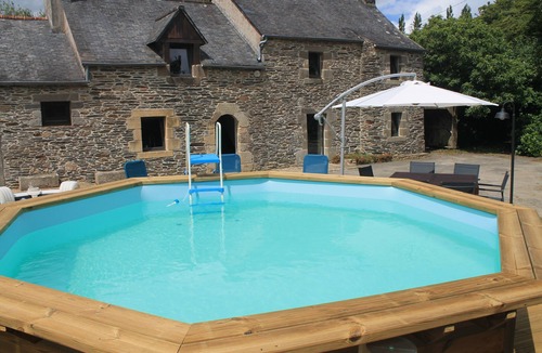 Irvillac House | Detached house with pool and jacuzzi