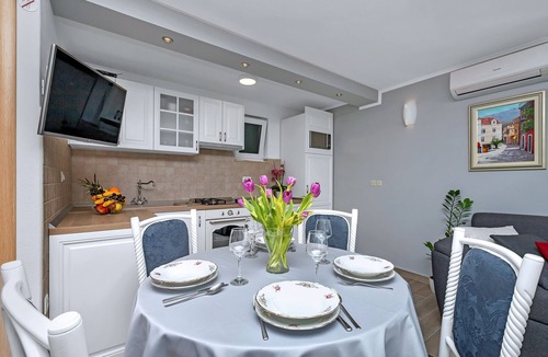 Makarska House | Detached house with pool in quiet location, terrace with sea view