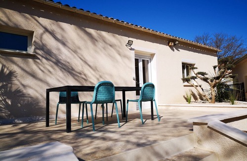 Mornas House | Detached house with private jacuzzi