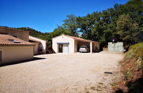 Mornas House | Detached house with private jacuzzi