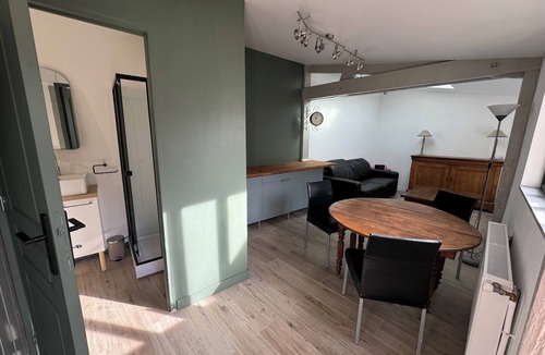 Vetheuil Apartment | Detached house with secure parking