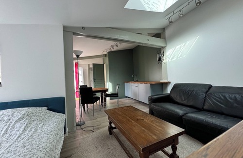 Vetheuil Apartment | Detached house with secure parking