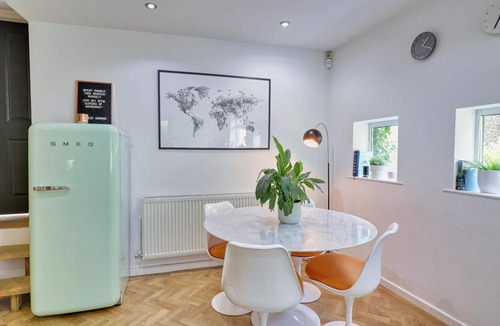 Leeds House | Detached modern, stylish house