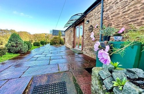 Usk House | Detached ONE LEVEL stone barn