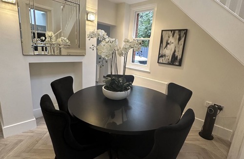 Ascot House | Detached private house