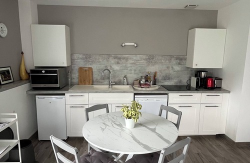 Savonnieres Cottage | Detached single-storey apartment on private property