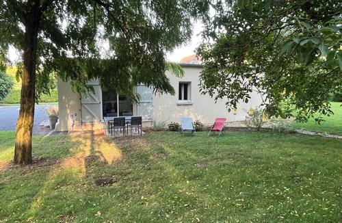 Savonnieres Cottage | Detached single-storey apartment on private property