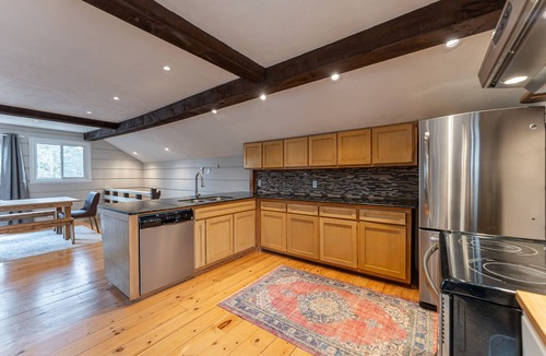 The Blue Mountains House | Detached Spa Chalet – 1-Month+ Stay w/Sauna, Hot Tub & Concierge!