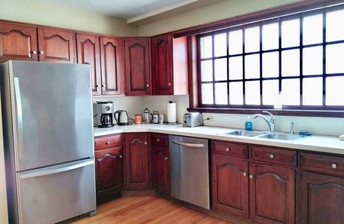 Northampton House | Detached, Spotless 3 Bd. Home - Sleeps 7