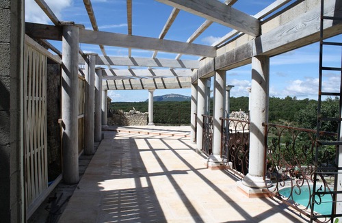 Lussan House | Detached stone house with swimming pool and ponds