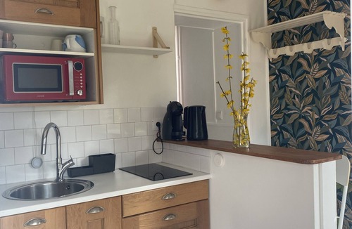 Mery-sur-Oise Apartment | Detached studio with garden and parking in charming property