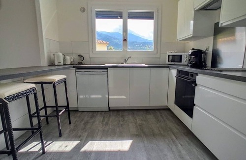 Laroque-des-Alberes Apartment | Detached Villa - spacious 1st floor apartment. Swimming pool with large terrace