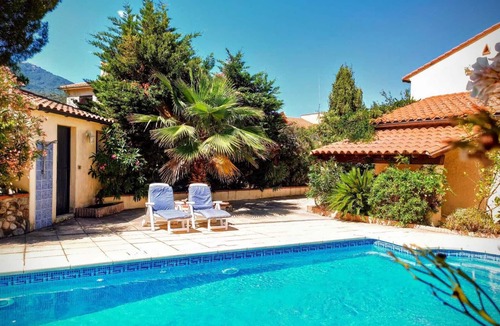 Laroque-des-Alberes Apartment | Detached Villa - spacious 1st floor apartment. Swimming pool with large terrace
