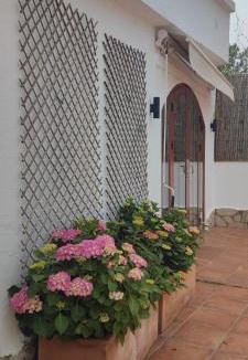 Puigventos Villa | Detached villa for 6 People in Lloret de Mar with comunal Outdoor swimming pool