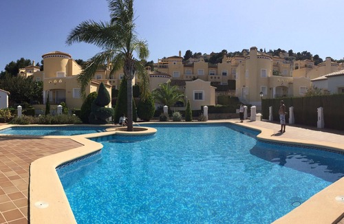 Pedreguer Villa | Detached villa with garden and communal pool