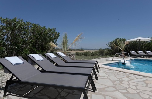 Aigne Villa | Detached villa with private pool and hot tub