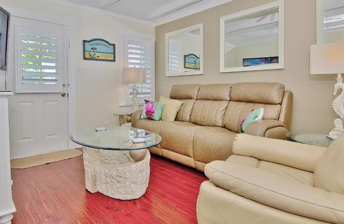 Treasure Island Hotel | Detlow's Treasured Cottages 4