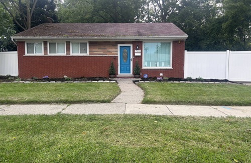 Inkster House | Detroit Global Getaway - Renovated 3BR House Near Airport - Minutes from Detroit