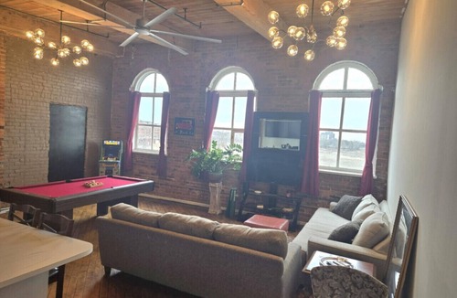 Detroit Apartment | Detroit Riverview Loft