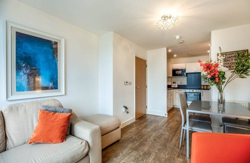 Royal Docks Apartment | DeucesLets 2 Bed - Slivertown