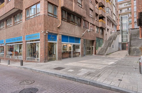 Deustuko San Pedro-Erribera Apartment | Deustown apartments for 8