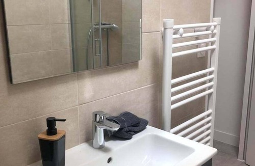 La Ferte-sous-Jouarre Apartment | Deux Appartements Spacieux pour 8