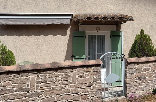 Brissac House | Deux chambres avec kitchenette dans maison de village avec terrasse