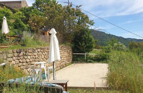Saint Maurice en Chalencon Apartment | Deux Pièces Dans une Maison Individuelle Dans un Hameau Paisible
